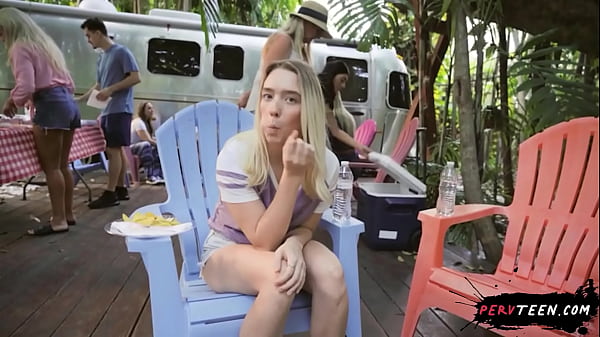 Sexo a Escondidas en Piscina P&uacute;blica con Jovencita Culona! &ndash; PervTeen