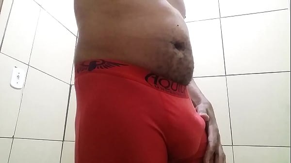 Sensualizando ressaltando pequeno o volume