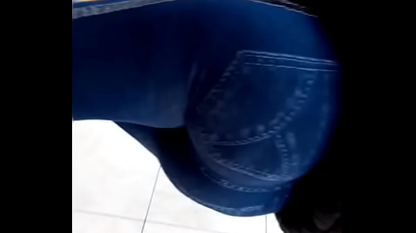 Puta en jeans