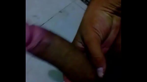 Se masturba. Belludito. Parece mas joven