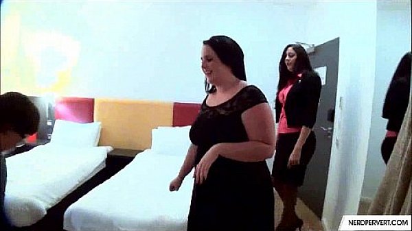 Sarah Jane and Leia Organa Sharing Cock