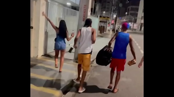 V&iacute;deo amador caiu na net todo mundo fudendo na rua sem camisinha