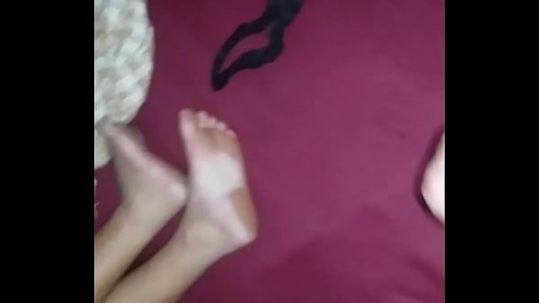 Gozei nos pes da irma  