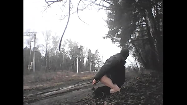 около станции демонстрируем анал себе перед людьми в общественном месте 