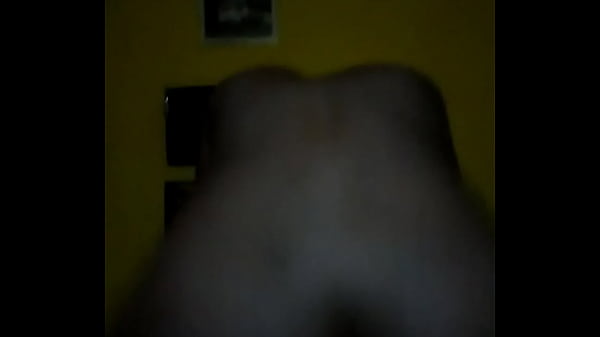 Elle me baise quand je la fesse