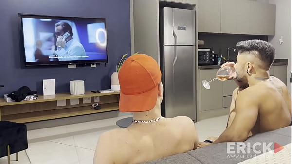 briguei com a mulher e acabei indo beber com meu amigo e olha no que deu 