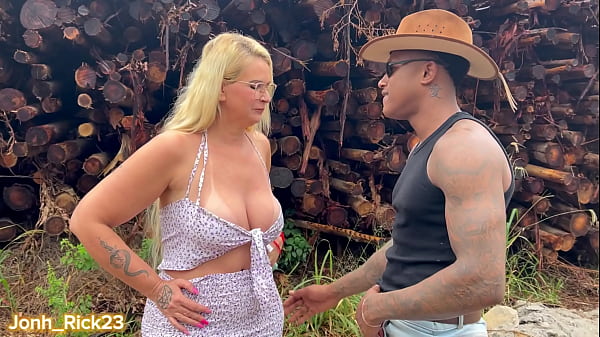 Tiffany , foi na fazenda buscar leite foi fundida pelo capataz