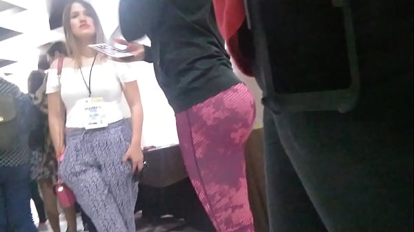 Me top&eacute; incre&iacute;ble nalgona  