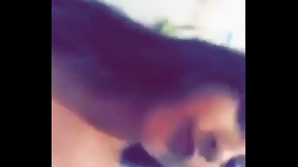 Colegiala ense&ntilde;a las tetas