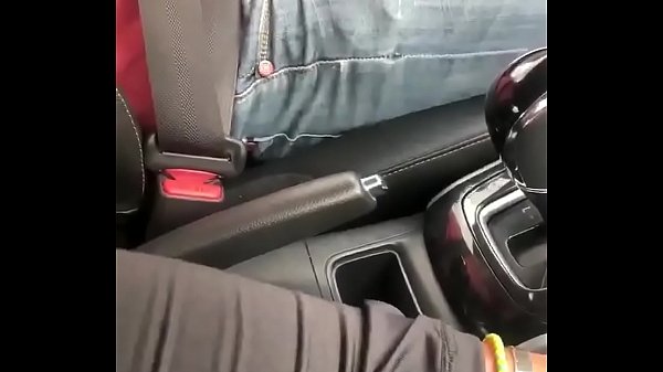 Ch&oacute;fer de uber con la verga dura  