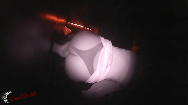 ESPOSA CHUPANDO E REBOLANDO NO GLORY HOLE 