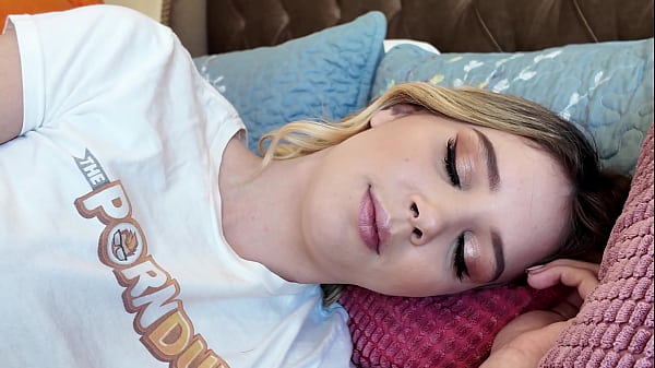 Sophia's Sizzling Morning Sex-capade: The PornDudeCasting Way to Start Your Day!