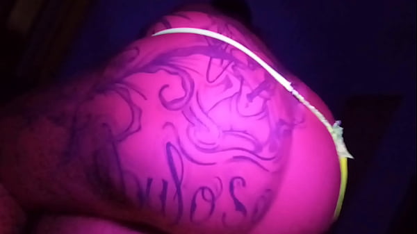 No escurinho &eacute; mais gostosa. Fodendo uma gostosa.  