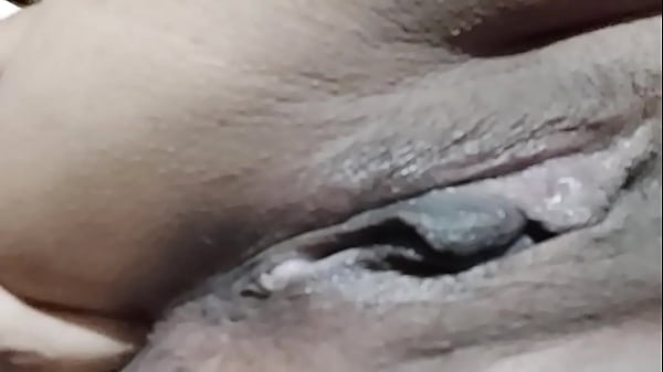 Mi t&oacute;xica tratando  con su dedo