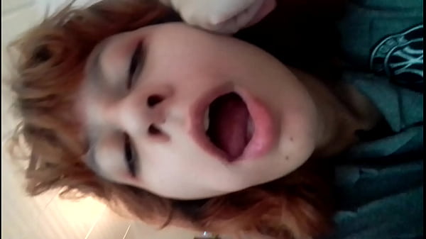 Estoy calentita quien me coje como a una perrita?