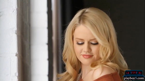 Big boobs and a round ass blonde MILF babe shows off hot body 