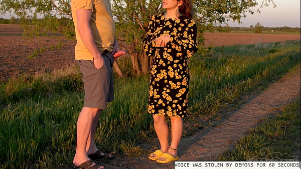 Cute saree bhabhi asked directions from a Desi stranger and was fucked hard in the scarlet sunset!