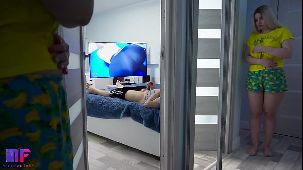 Падчерица шпионит за отчимом часть 2  