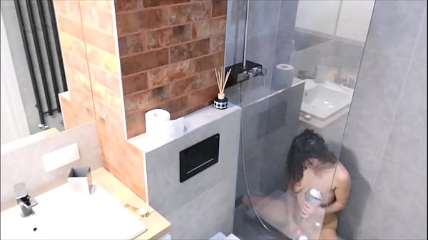 Żona pod prysznicem świntuszy