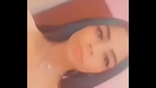 En cuarentena ellas no aguantas las ganas de tener sexo y se masturva