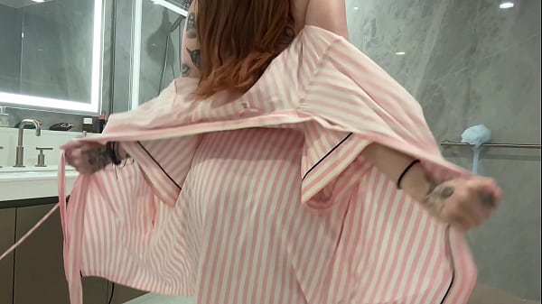 Sisters Hot Best Friend Forgot To Close The Door While Showering-Rosie Rider