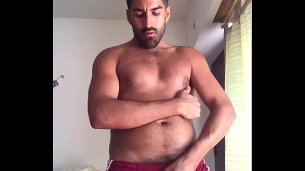 muestra su enorme verga gruesa