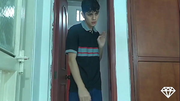 LATINA COLOMBIANA ESTA EN SU CASA CON SU HERMANASTRO MAYOR FAMILIA PERVERTIDA COLOMBIANA TIENE SEXO AMATEUR REAL CASERO CON SU HERMANASTRO DE 18 A&Ntilde;OS - EN ESPANOL-