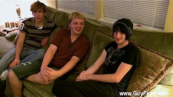 Gay sex It turns into a complete 3some suckfest as they all trade