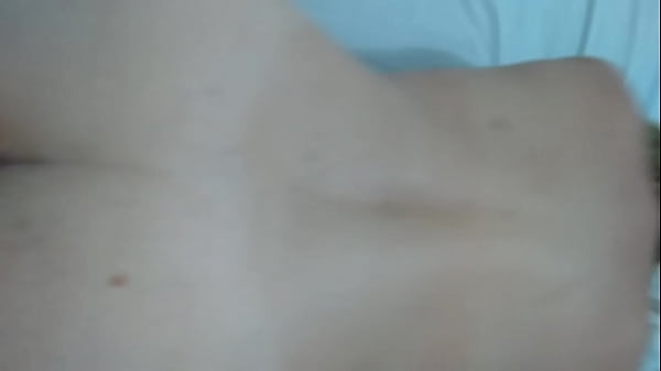 Comi a vizinha na cama do casal.