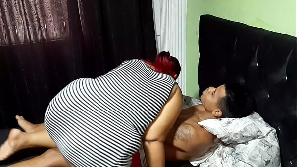 Brandy in terrumpe en mi habitaion mientras me masturbo, no aguanta las ganas y se me une  