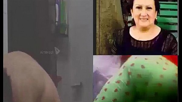 Espiando a una milf  latina ( Ecuador) duch&aacute;ndose