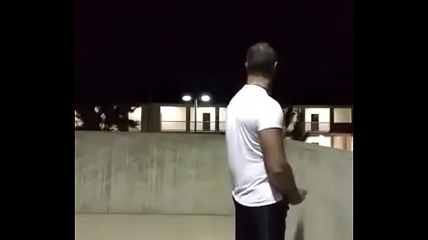 Se masturba en la azotea