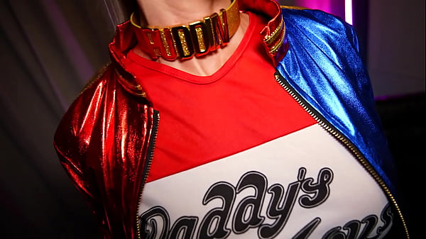 Big Tits Harley Quinn Strips For Halloween - Amateur Cosplay