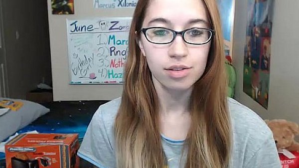 Femenine sister dance - chat room cam 28