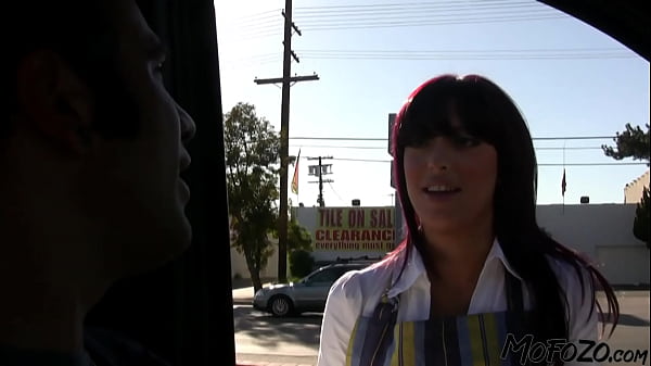 MOFOZO.com - This Is How To Pick Up A Waitress