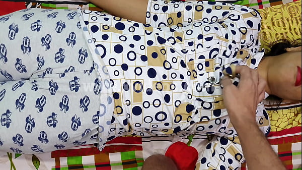 Gav se ahi hu hi ladaki ko bahar lekar uske boss ne chod diya