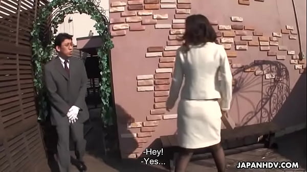 Servant getting his dick sucked by the master's babe