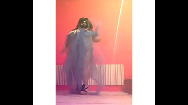 carolina  caliente baila despechada 