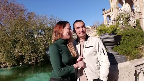 Liz se fait baiser devant son mec