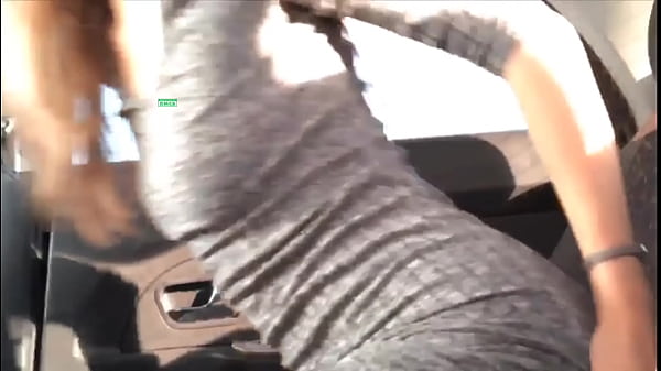 russian babe game pussy in car after work 