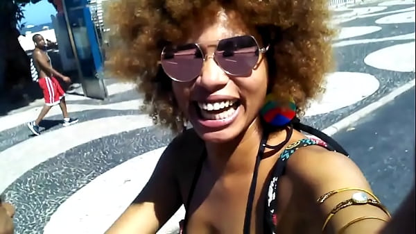 giovana bombom - talks on bike  