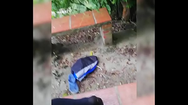 De paseo por un camino la agarre y la puse a trabajar de puta