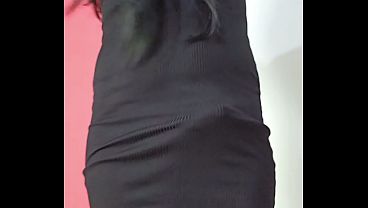 Putinha atr&aacute;s de homens 