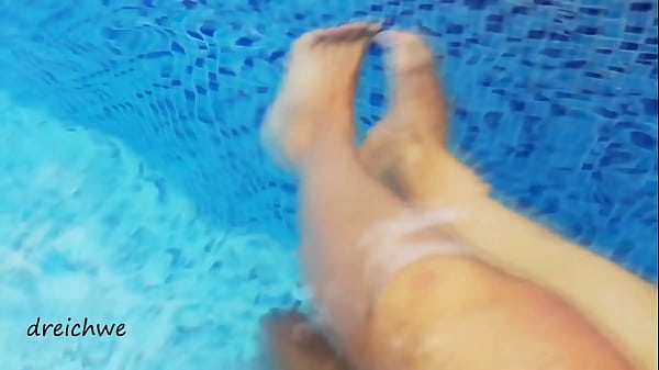 Big Foot in the pool 