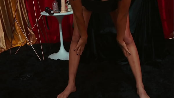 Evelin is the sexiest Colombian on the planet who poses for the cameras to the sound of Cristian Cipriani's direction. this video a unique piece that you should have in your bookstore.