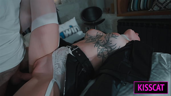 Stepmother Came in Stepson's Share Bed and He Unexpectedly Fucks till Covers Face in Cum