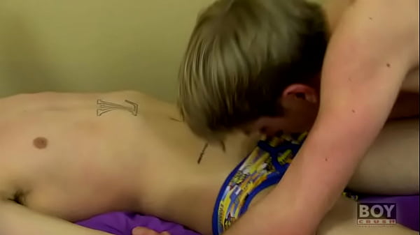 Cute dude gets pounded