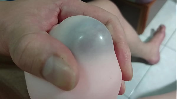 屌用屌環增大後，插到底摸龜頭射精特寫