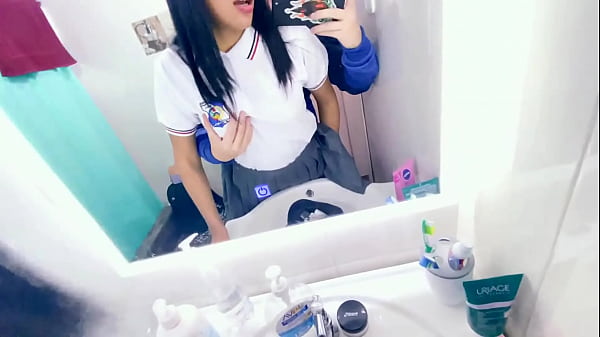 ESTUDIANTE PUTITA PREFIERE SALIRSE DE CLASES Y VIENE A MI CASA A COJER CONMIGO ( LA GRABO Y SE DEJA )