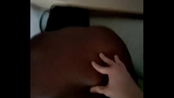 Jovencito folla a negrata de cuarenta a&ntilde;os